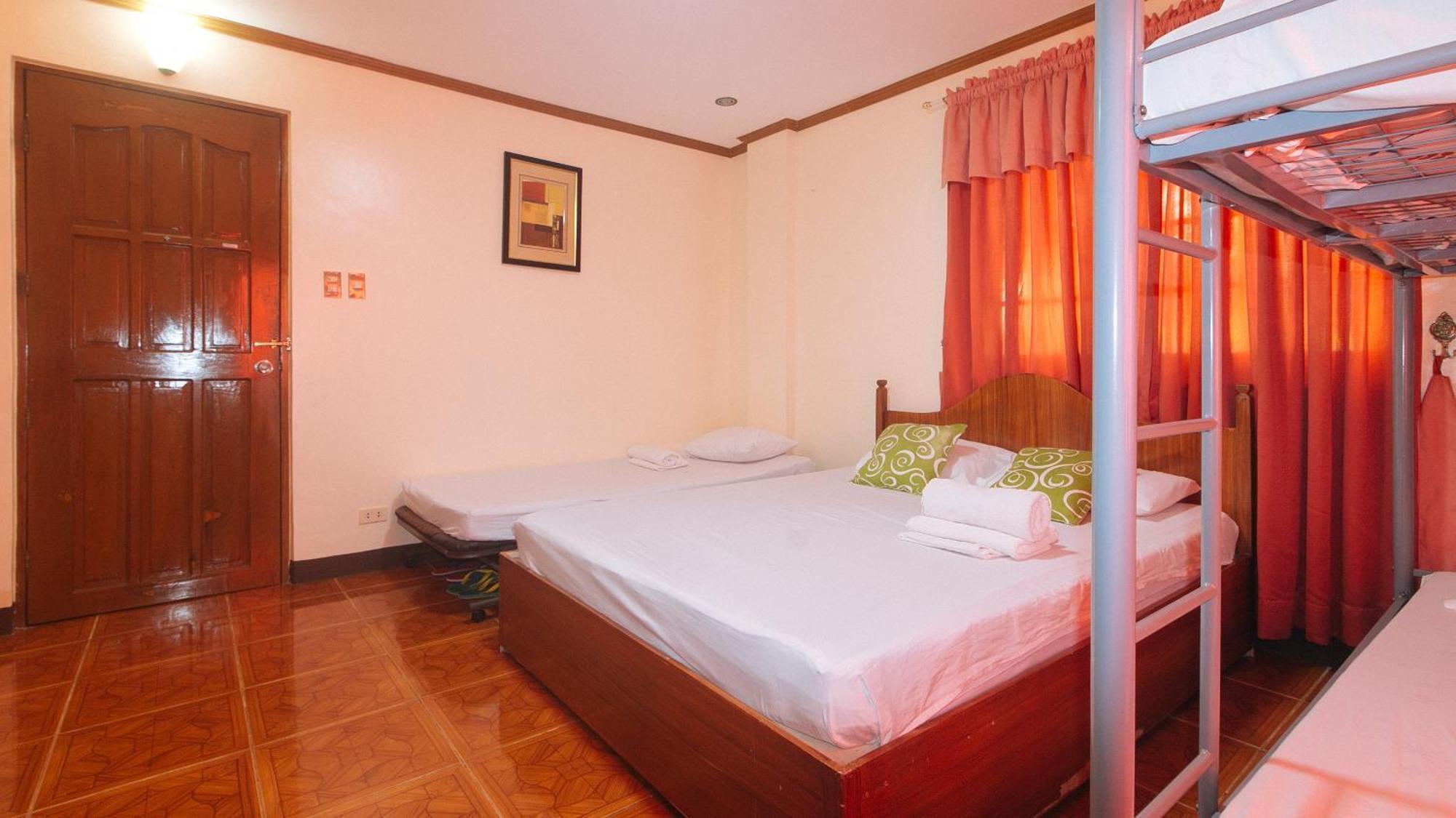 Lauriens Hotel Tagaytay Tagaytay City Exterior photo