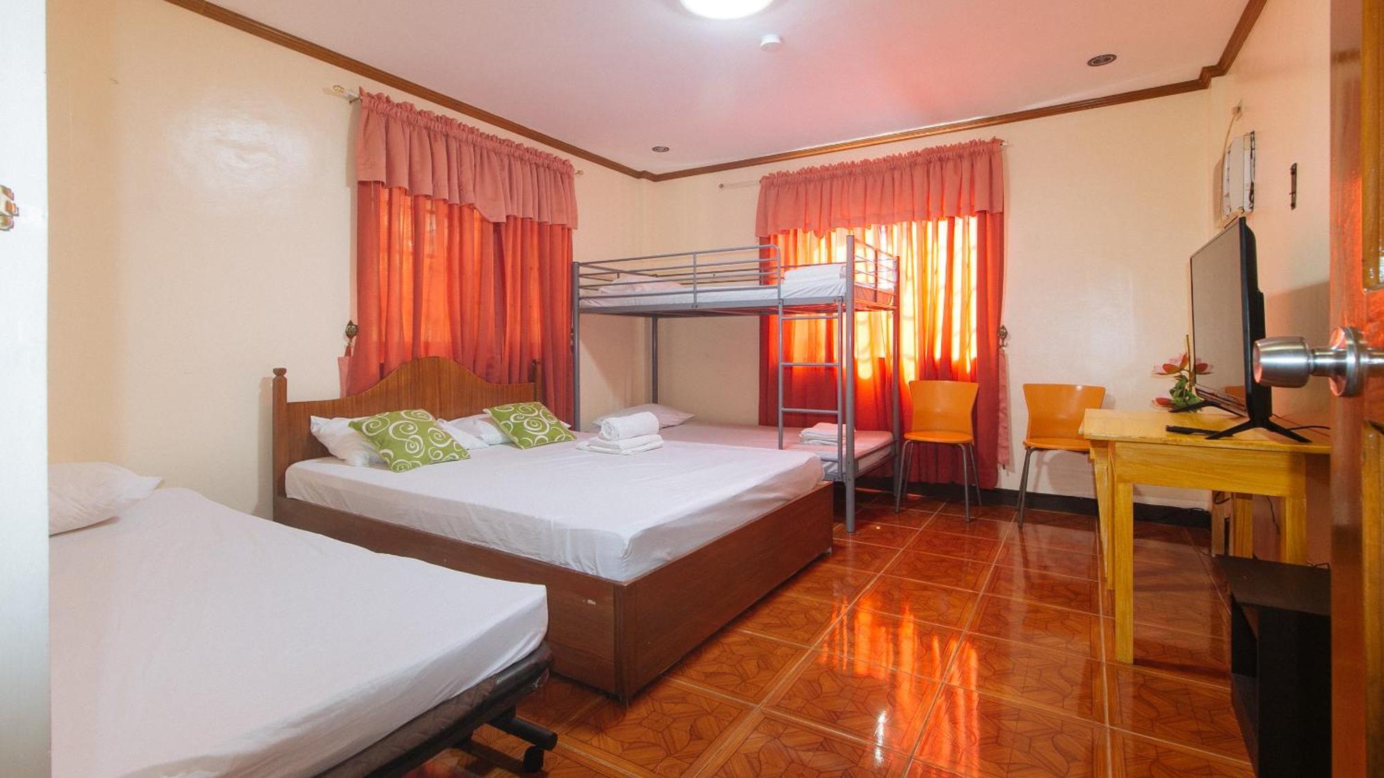 Lauriens Hotel Tagaytay Tagaytay City Exterior photo