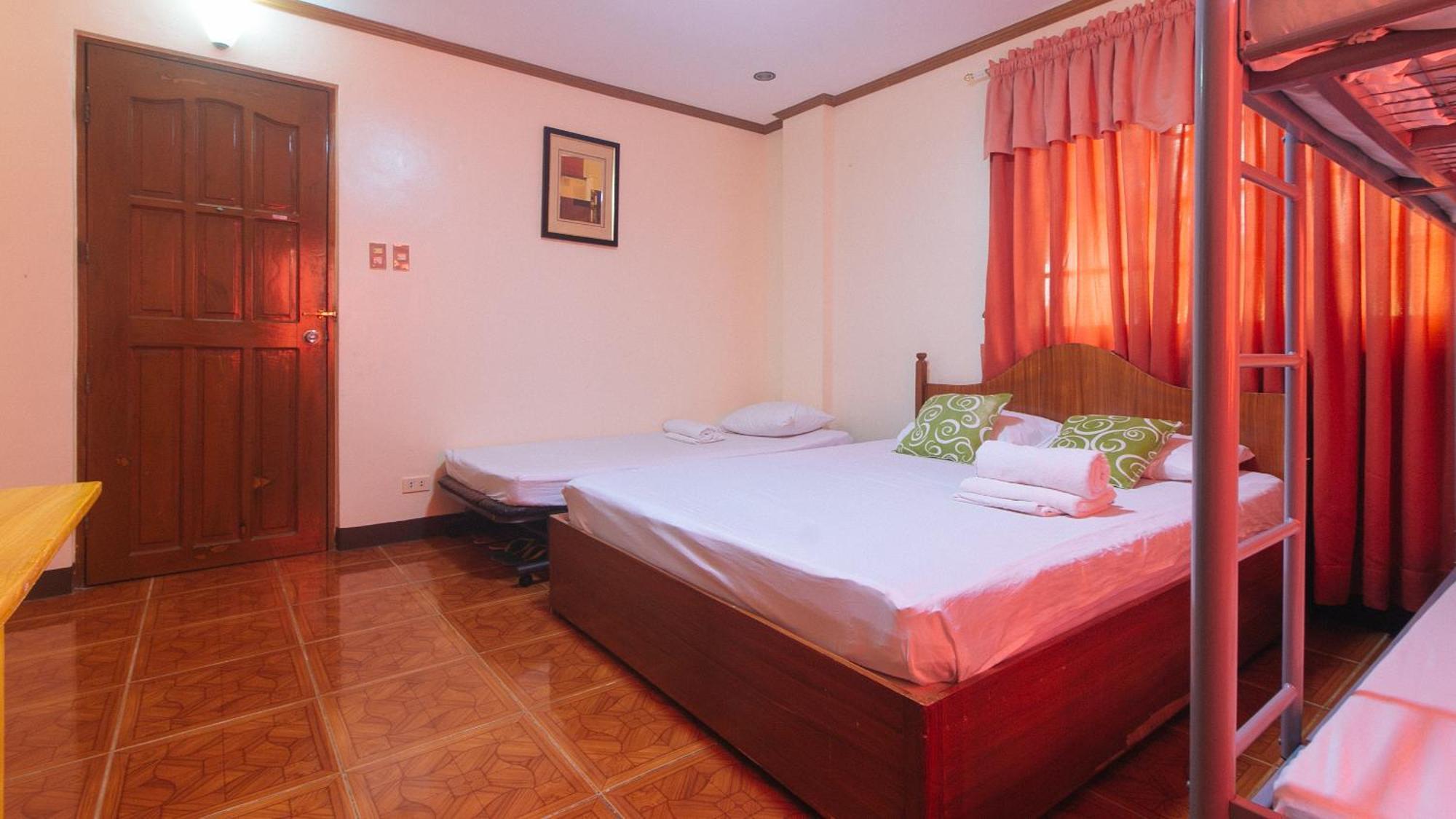Lauriens Hotel Tagaytay Tagaytay City Exterior photo