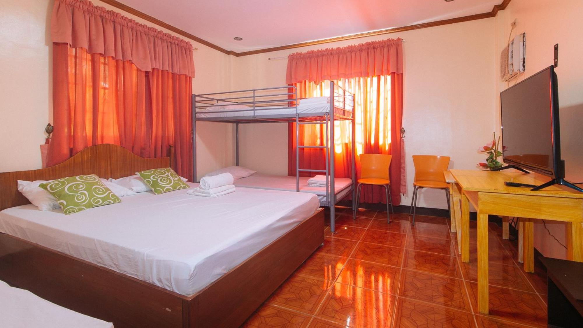 Lauriens Hotel Tagaytay Tagaytay City Exterior photo