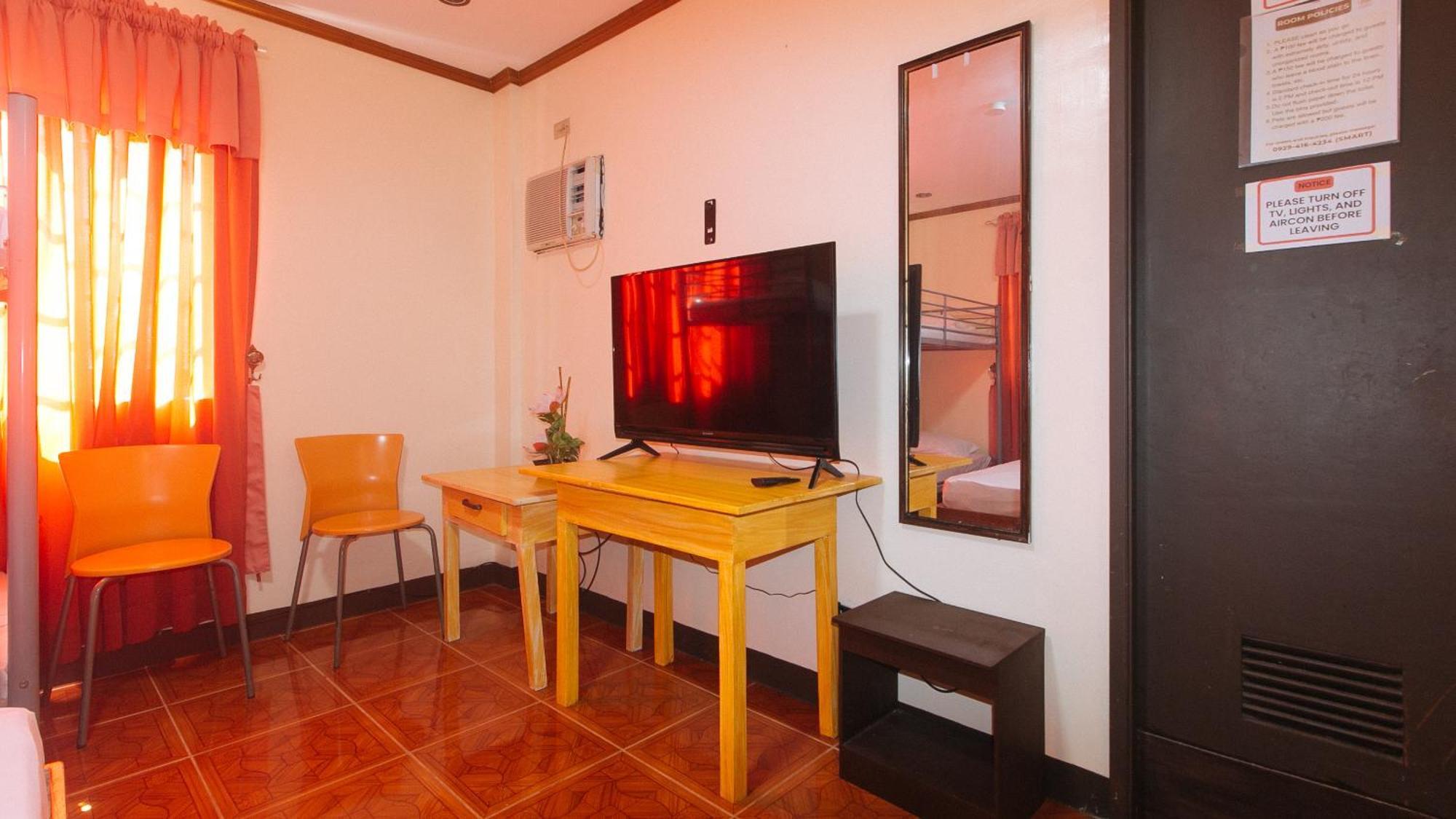 Lauriens Hotel Tagaytay Tagaytay City Exterior photo