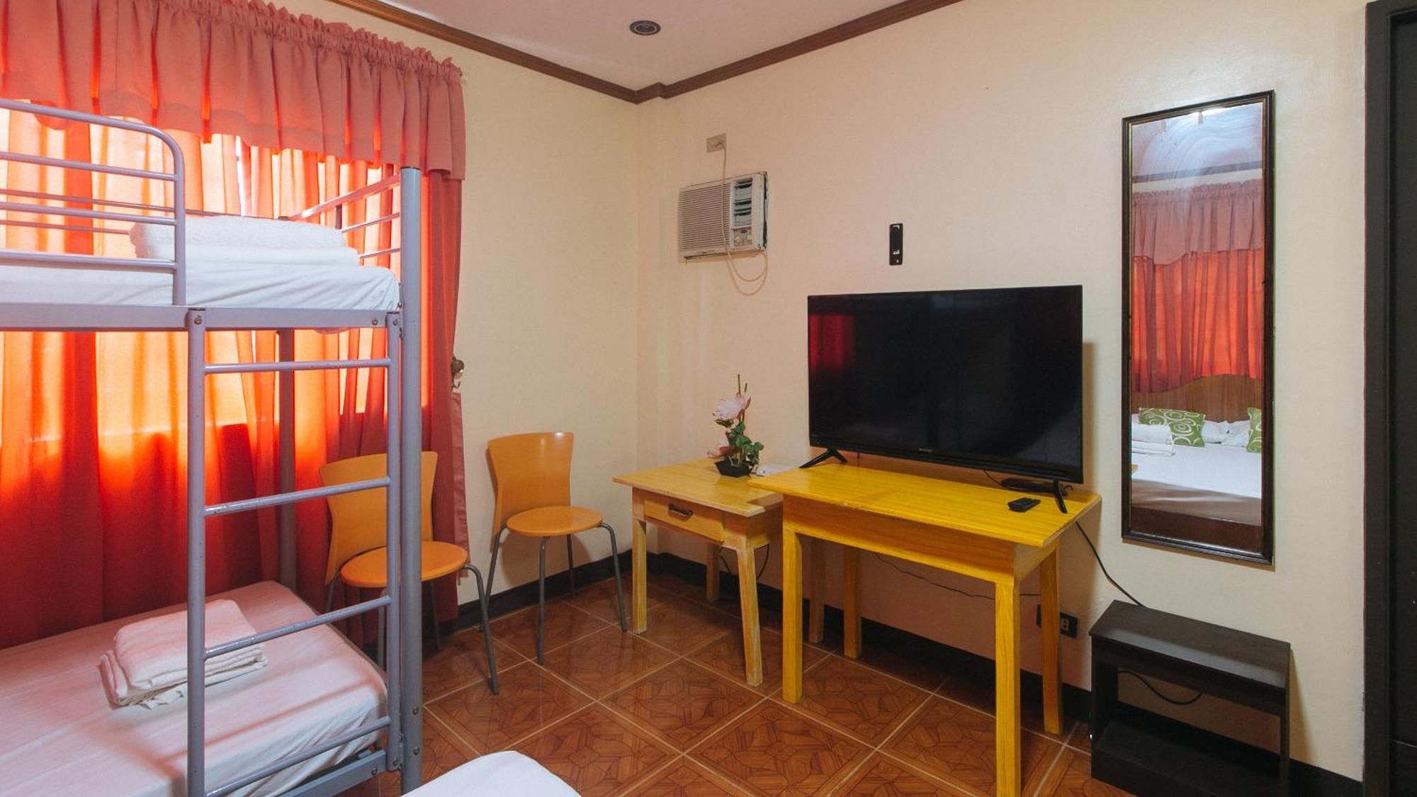 Lauriens Hotel Tagaytay Tagaytay City Exterior photo